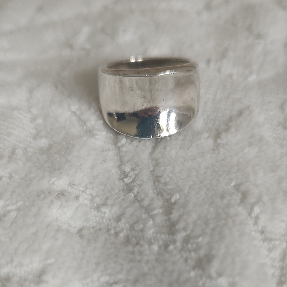 Elegant Silver Band Ring